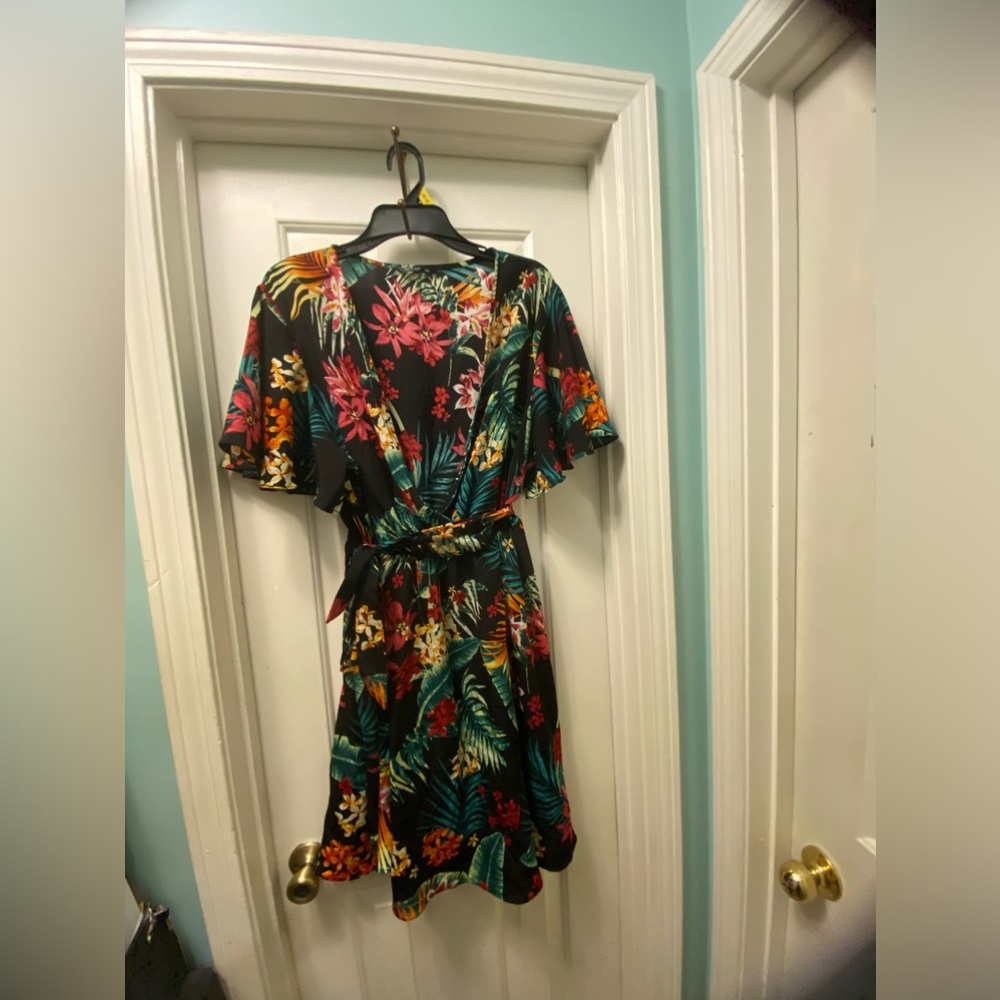 Tropical Floral Vneck Dress